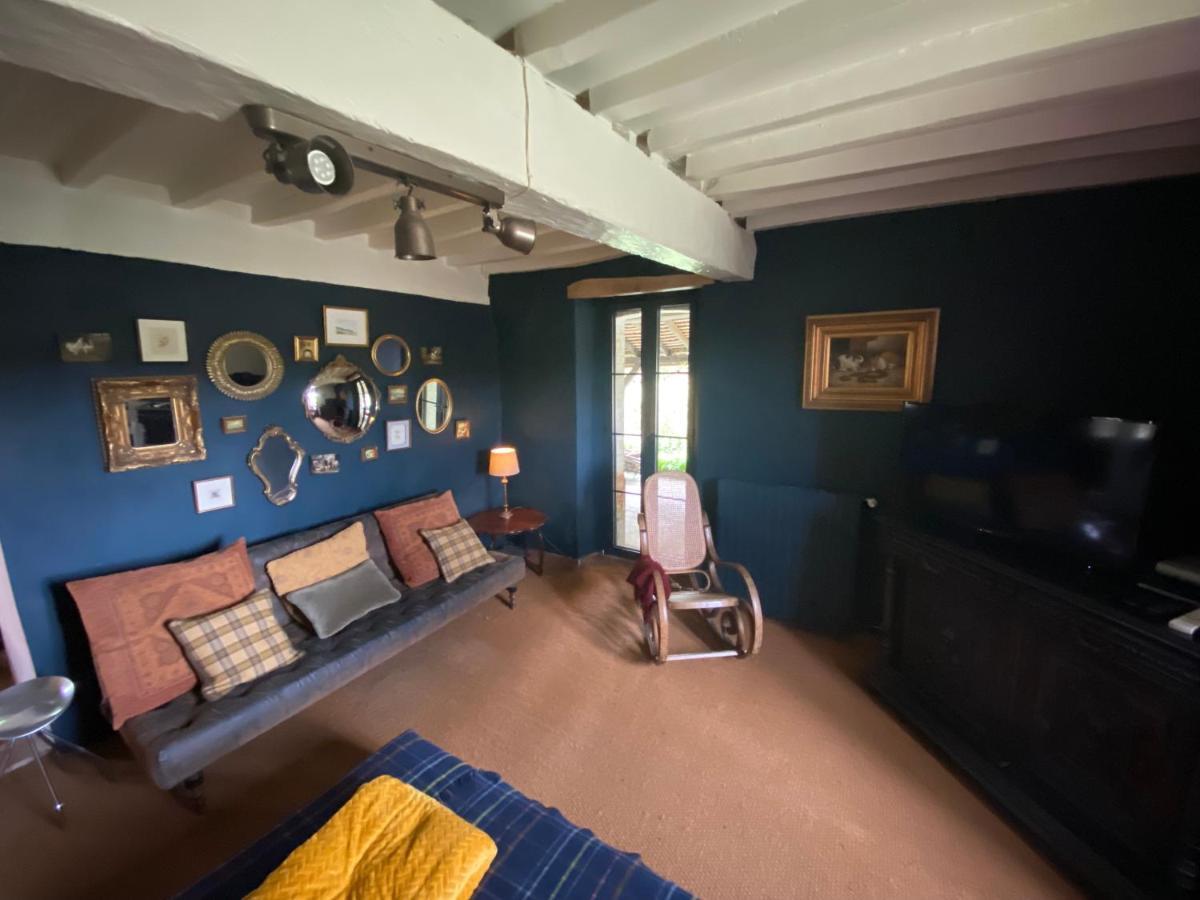 Bed and Breakfast Domaine Du Tafiart Sarron Экстерьер фото