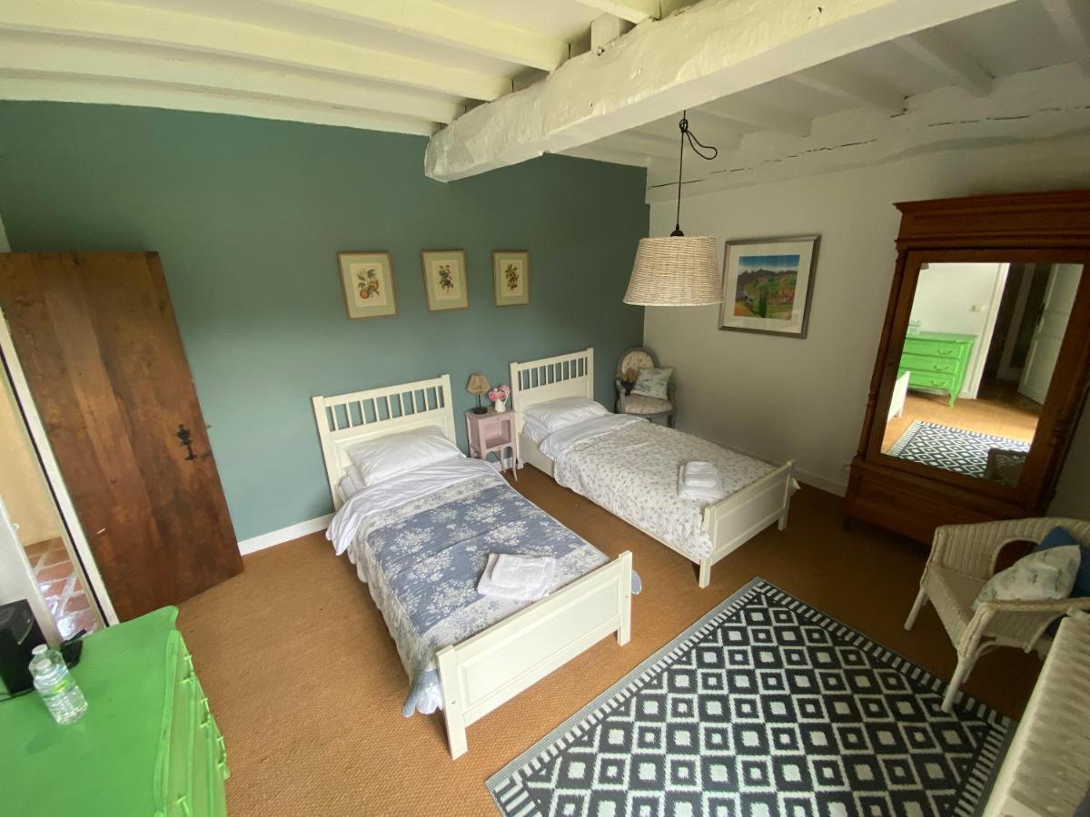 Bed and Breakfast Domaine Du Tafiart Sarron Экстерьер фото