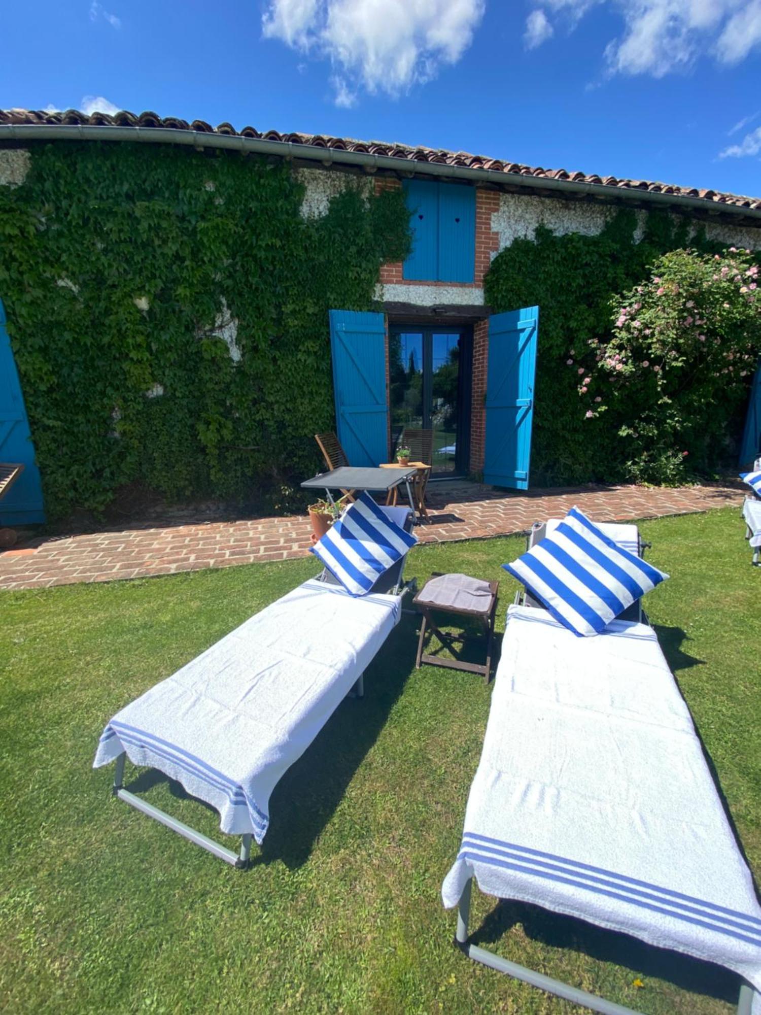Bed and Breakfast Domaine Du Tafiart Sarron Экстерьер фото