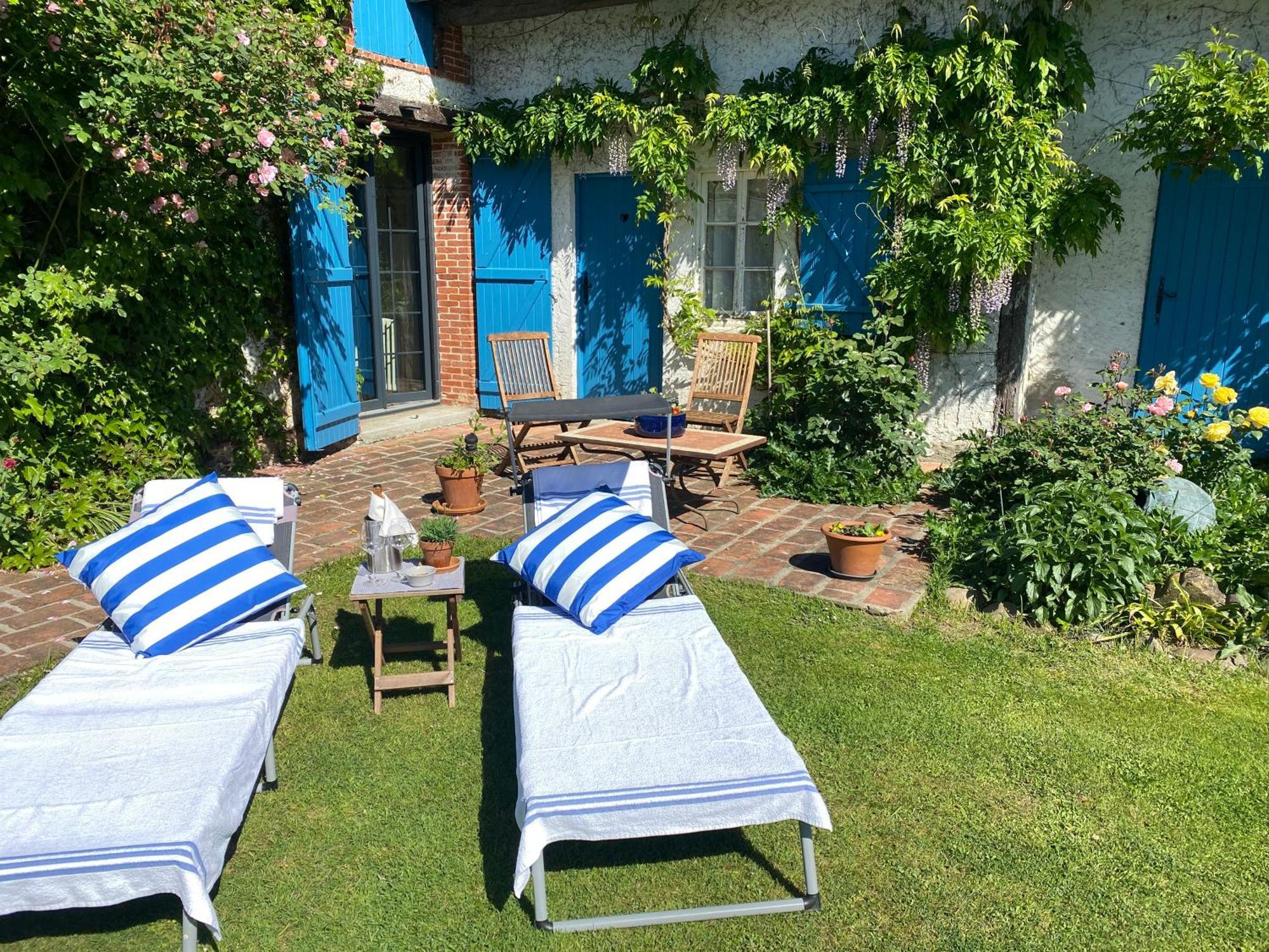 Bed and Breakfast Domaine Du Tafiart Sarron Экстерьер фото
