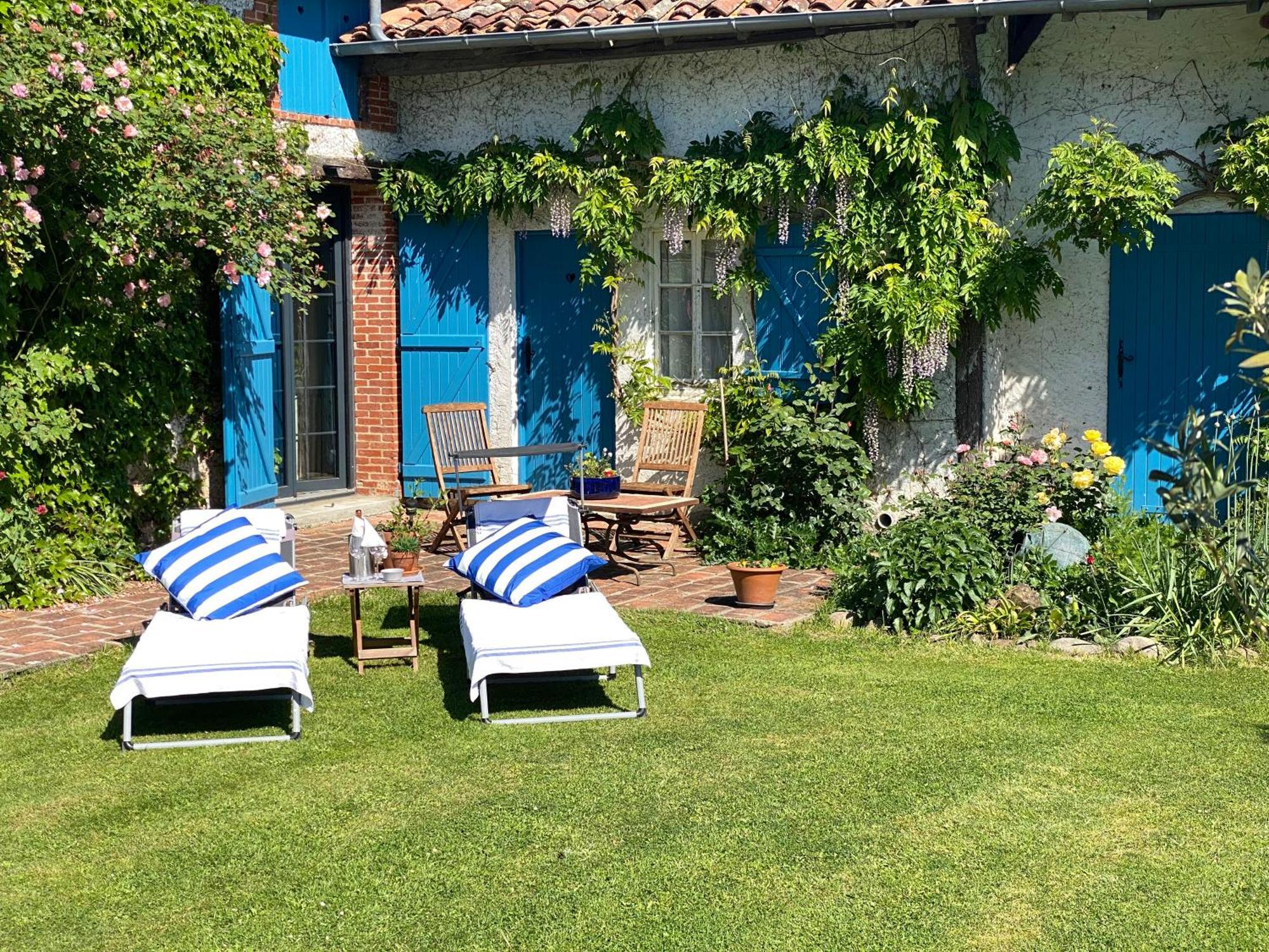 Bed and Breakfast Domaine Du Tafiart Sarron Экстерьер фото